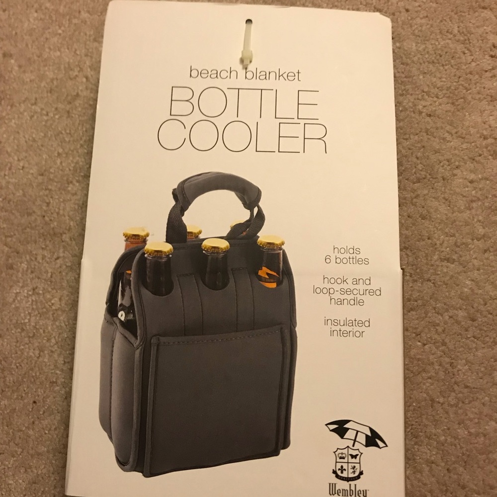 Bottle cooler for beach